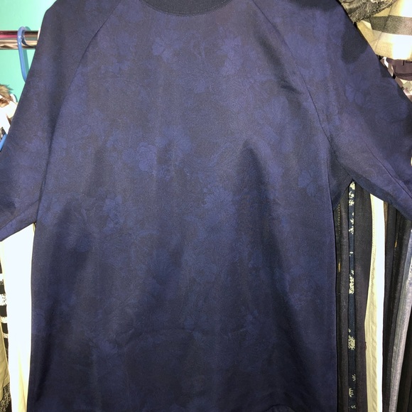 Nike “flower” top - Picture 4 of 5